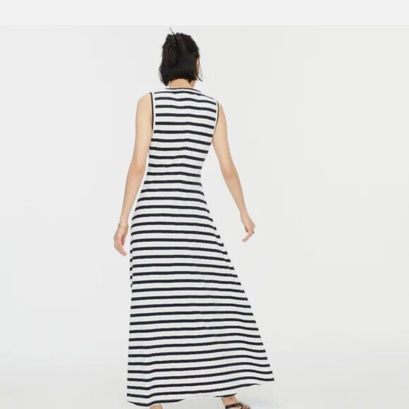 Navy and White Striped Sleeveless Dress - Picture 3 of 9